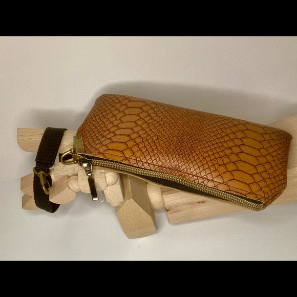 HandBag Mistress Vegan Leather Python Clutch Detachable Strap Brisbane Made - Picture 7 of 8